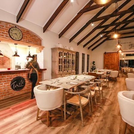 Otjiwa Safari Lodge Otjiwarongo Zewnętrze zdjęcie